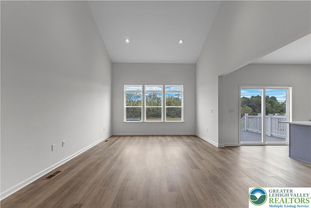 105 Timber Trail 51, Palmer Twp, PA 18045