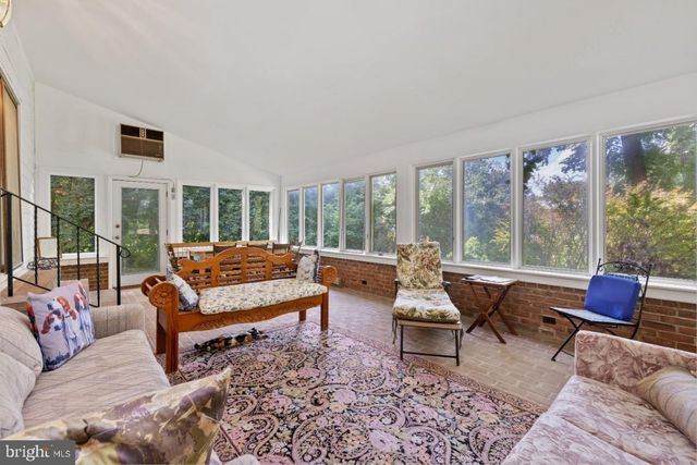 961 SUMMERVILLE RD, Boyce, VA 22620