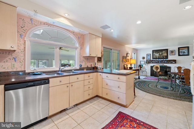 961 SUMMERVILLE RD, Boyce, VA 22620