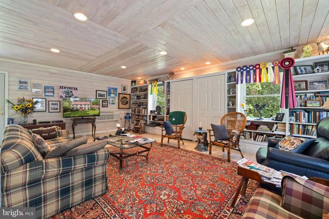 961 SUMMERVILLE RD, Boyce, VA 22620