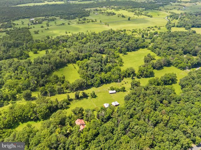 961 SUMMERVILLE RD, Boyce, VA 22620