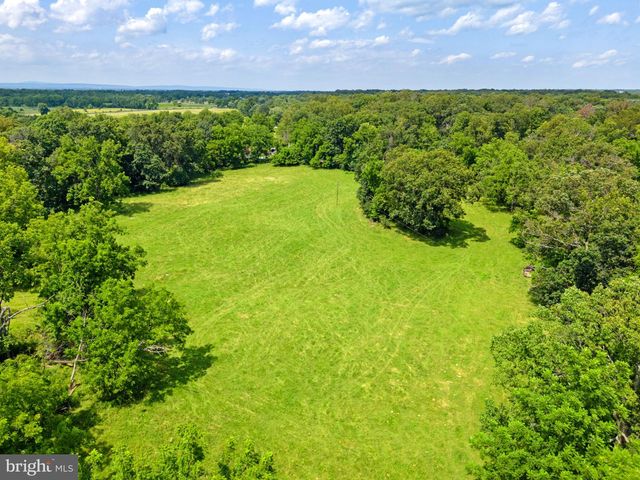 961 SUMMERVILLE RD, Boyce, VA 22620