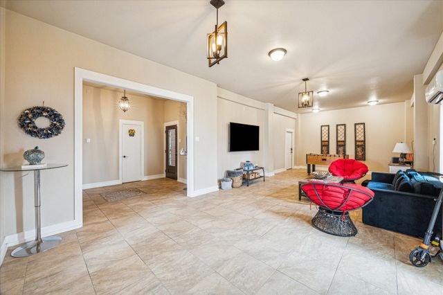 115 Bamaku Bend, Tiki Island, TX 77554