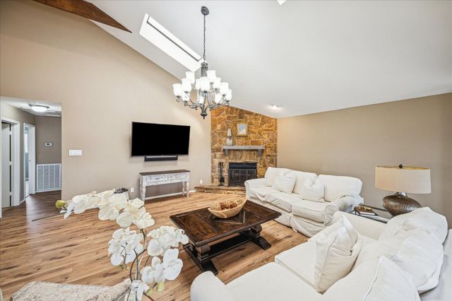 115 Bamaku Bend, Tiki Island, TX 77554