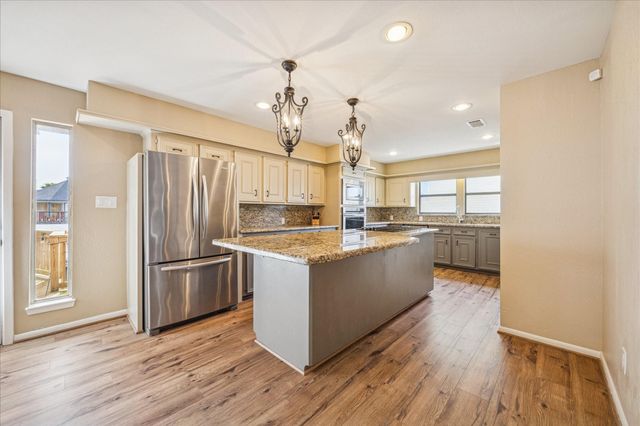 115 Bamaku Bend, Tiki Island, TX 77554