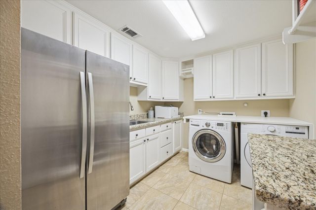 115 Bamaku Bend, Tiki Island, TX 77554