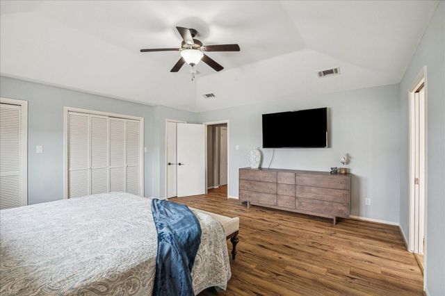 115 Bamaku Bend, Tiki Island, TX 77554