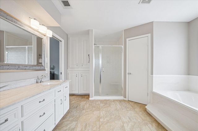 115 Bamaku Bend, Tiki Island, TX 77554