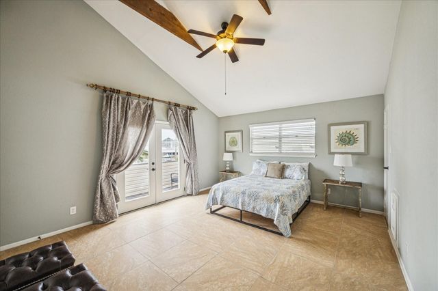 115 Bamaku Bend, Tiki Island, TX 77554