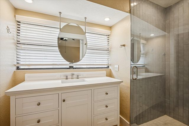 115 Bamaku Bend, Tiki Island, TX 77554