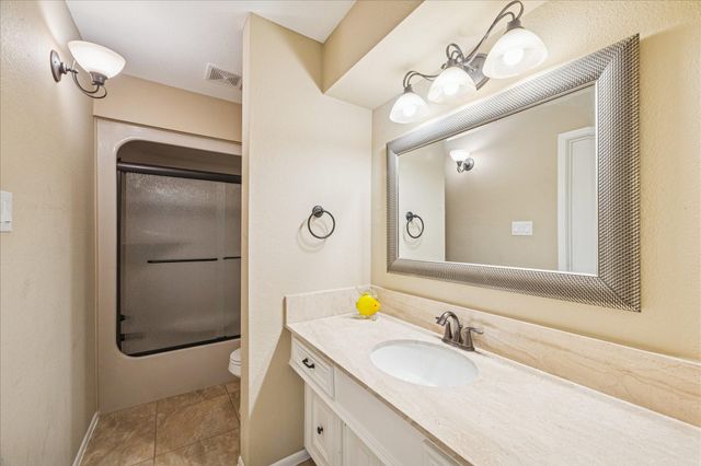 115 Bamaku Bend, Tiki Island, TX 77554