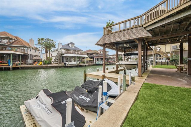 115 Bamaku Bend, Tiki Island, TX 77554