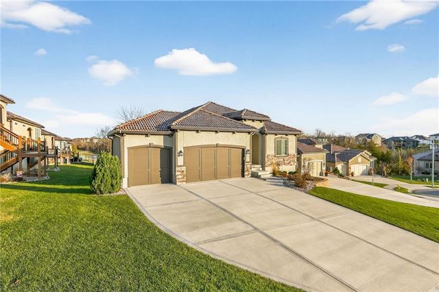 433 NW Kaylea Court, Lee's Summit, MO 64081