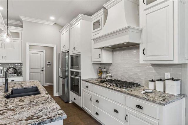 433 NW Kaylea Court, Lee's Summit, MO 64081