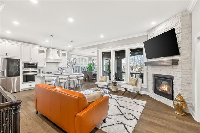 433 NW Kaylea Court, Lee's Summit, MO 64081