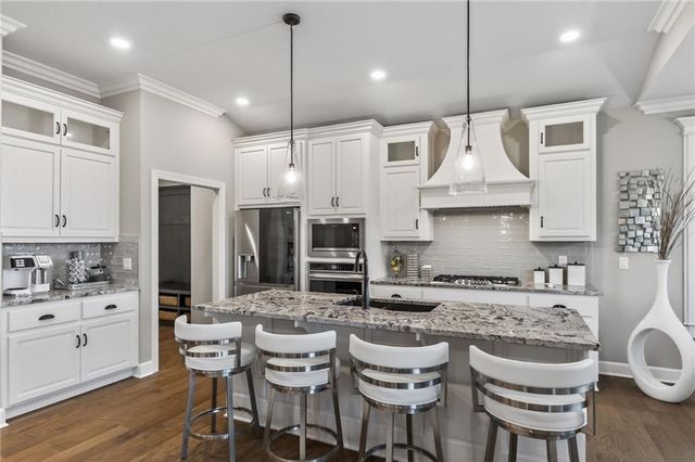 433 NW Kaylea Court, Lee's Summit, MO 64081