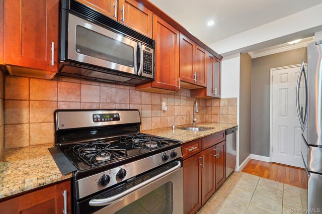 4 Sadore 7F, Yonkers, NY 10710