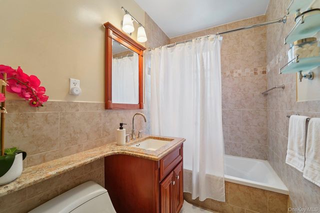 4 Sadore 7F, Yonkers, NY 10710