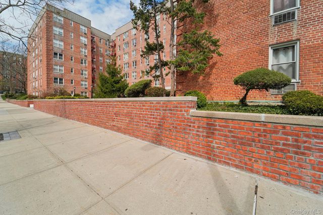 4 Sadore 7F, Yonkers, NY 10710