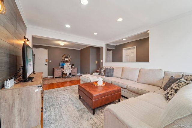 4 Sadore 7F, Yonkers, NY 10710