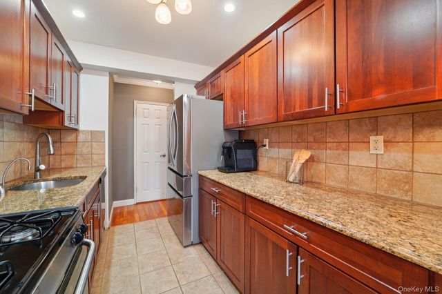 4 Sadore 7F, Yonkers, NY 10710