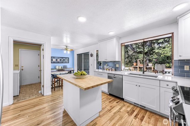 20714 NE 43rd Street, Sammamish, WA 98074