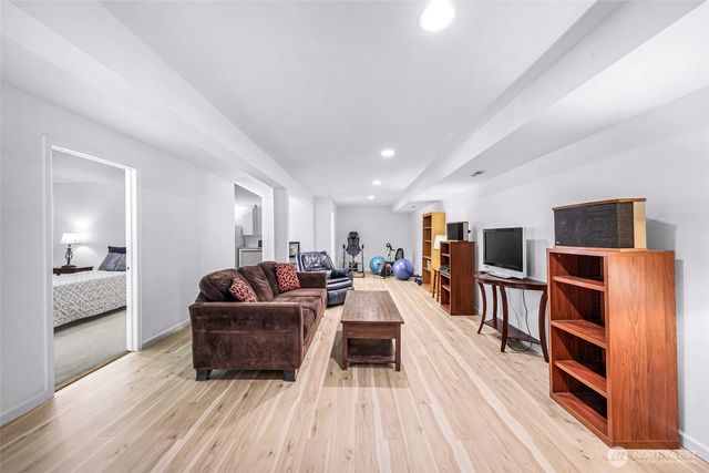 20714 NE 43rd Street, Sammamish, WA 98074