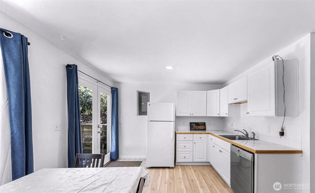 20714 NE 43rd Street, Sammamish, WA 98074