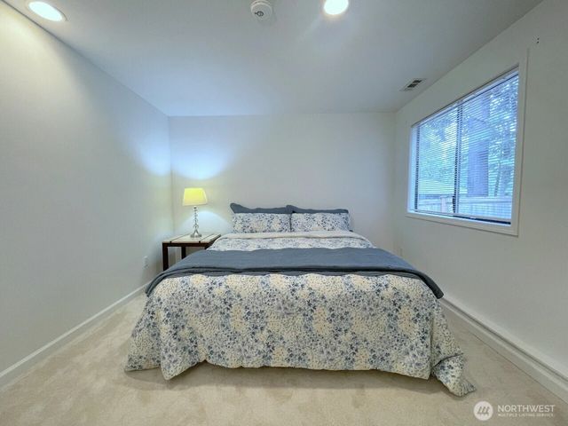 20714 NE 43rd Street, Sammamish, WA 98074