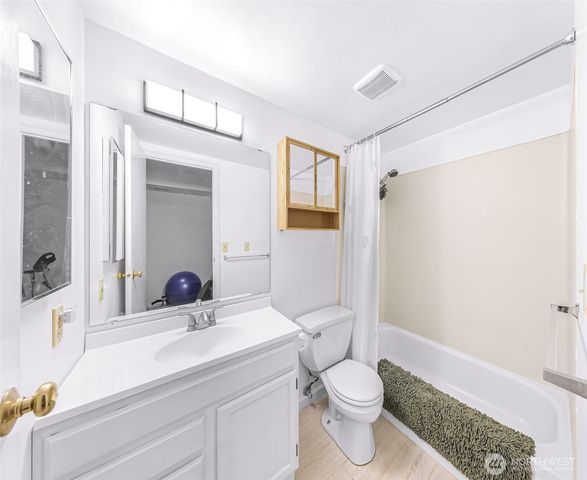 20714 NE 43rd Street, Sammamish, WA 98074