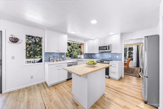 20714 NE 43rd Street, Sammamish, WA 98074