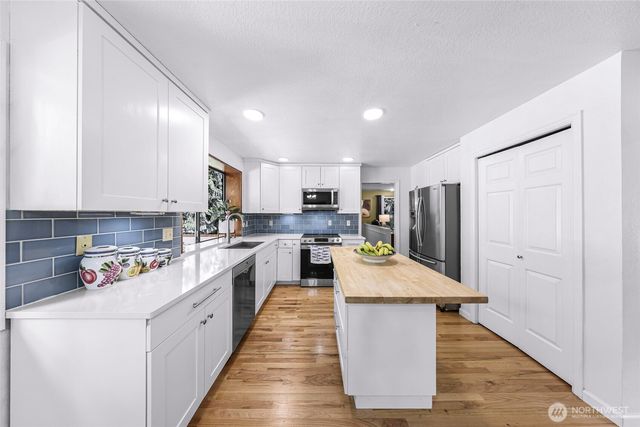 20714 NE 43rd Street, Sammamish, WA 98074