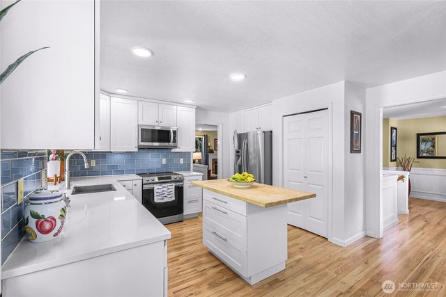 20714 NE 43rd Street, Sammamish, WA 98074