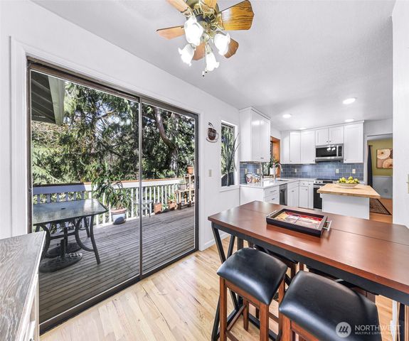 20714 NE 43rd Street, Sammamish, WA 98074