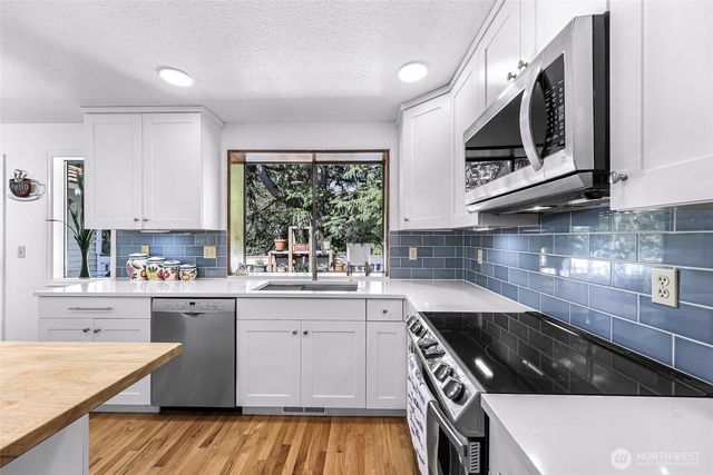 20714 NE 43rd Street, Sammamish, WA 98074