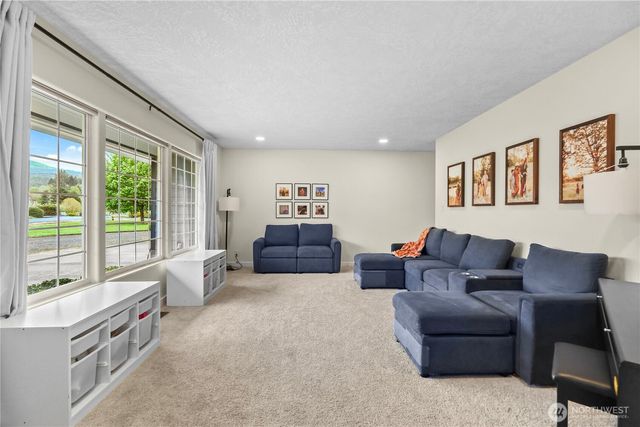 21 Monroe Drive, Cathlamet, WA 98612