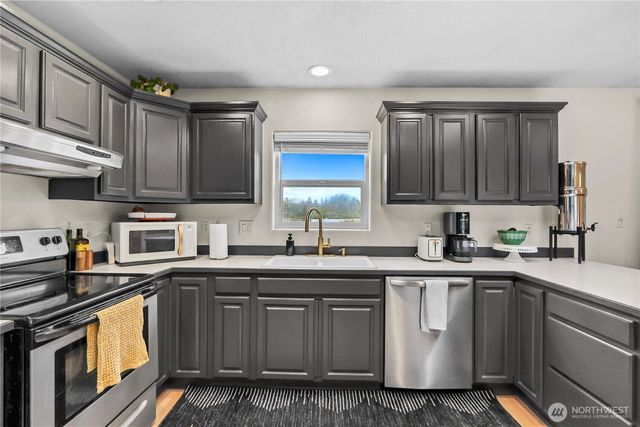 21 Monroe Drive, Cathlamet, WA 98612