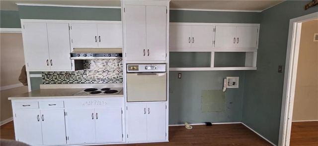 9500 Buena Vista Street, Overland Park, KS 66207