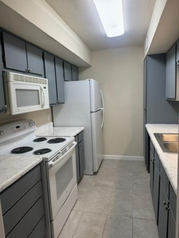 16111 Aspenglenn Drive 908, Houston, TX 77084