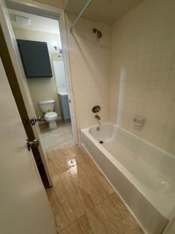 16111 Aspenglenn Drive 908, Houston, TX 77084