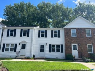 13 Colonial Village 13, Shelton, CT 06484