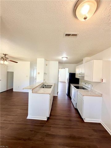 3404 Clover Meadows DR, Chesapeake, VA 23321