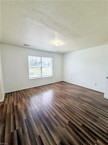 3404 Clover Meadows DR, Chesapeake, VA 23321