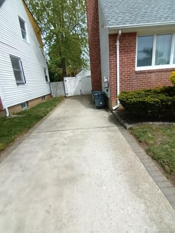 847 Jerusalem Avenue, Merrick, NY 11566