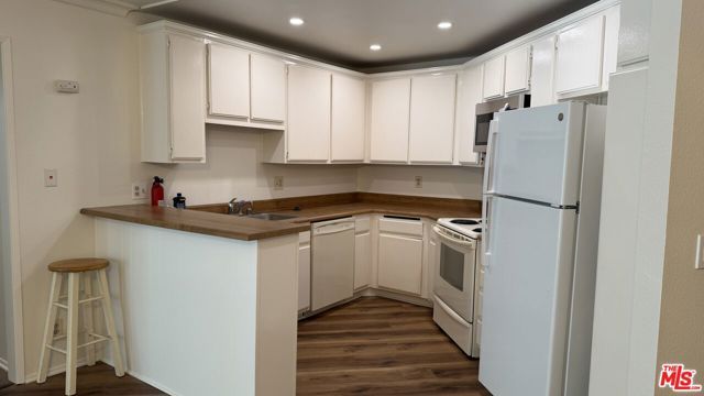 4260 Via Arbolada 220, Los Angeles, CA 90042