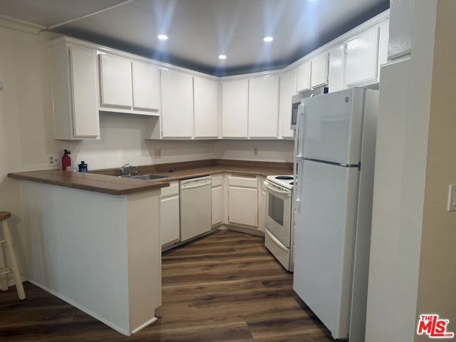 4260 Via Arbolada 220, Los Angeles, CA 90042