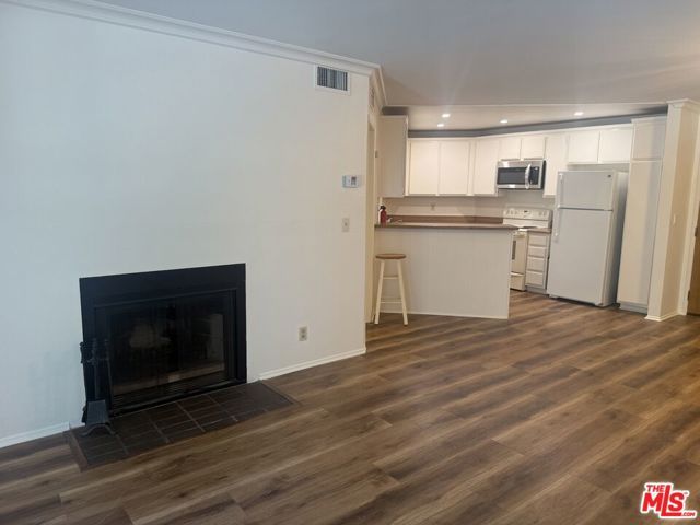 4260 Via Arbolada 220, Los Angeles, CA 90042