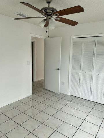 367 SW Donna Terrace, Port St. Lucie, FL 34984