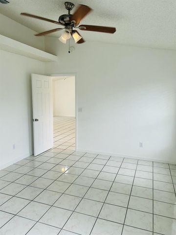 367 SW Donna Terrace, Port St. Lucie, FL 34984