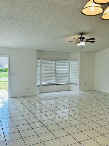 367 SW Donna Terrace, Port St. Lucie, FL 34984